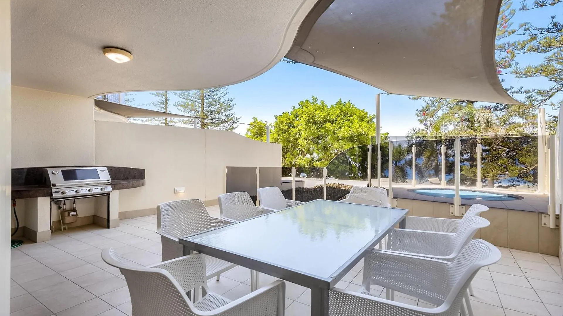 Zanz205- Exclusive Outdoor Spa With Ocean Glimpses Mooloolaba